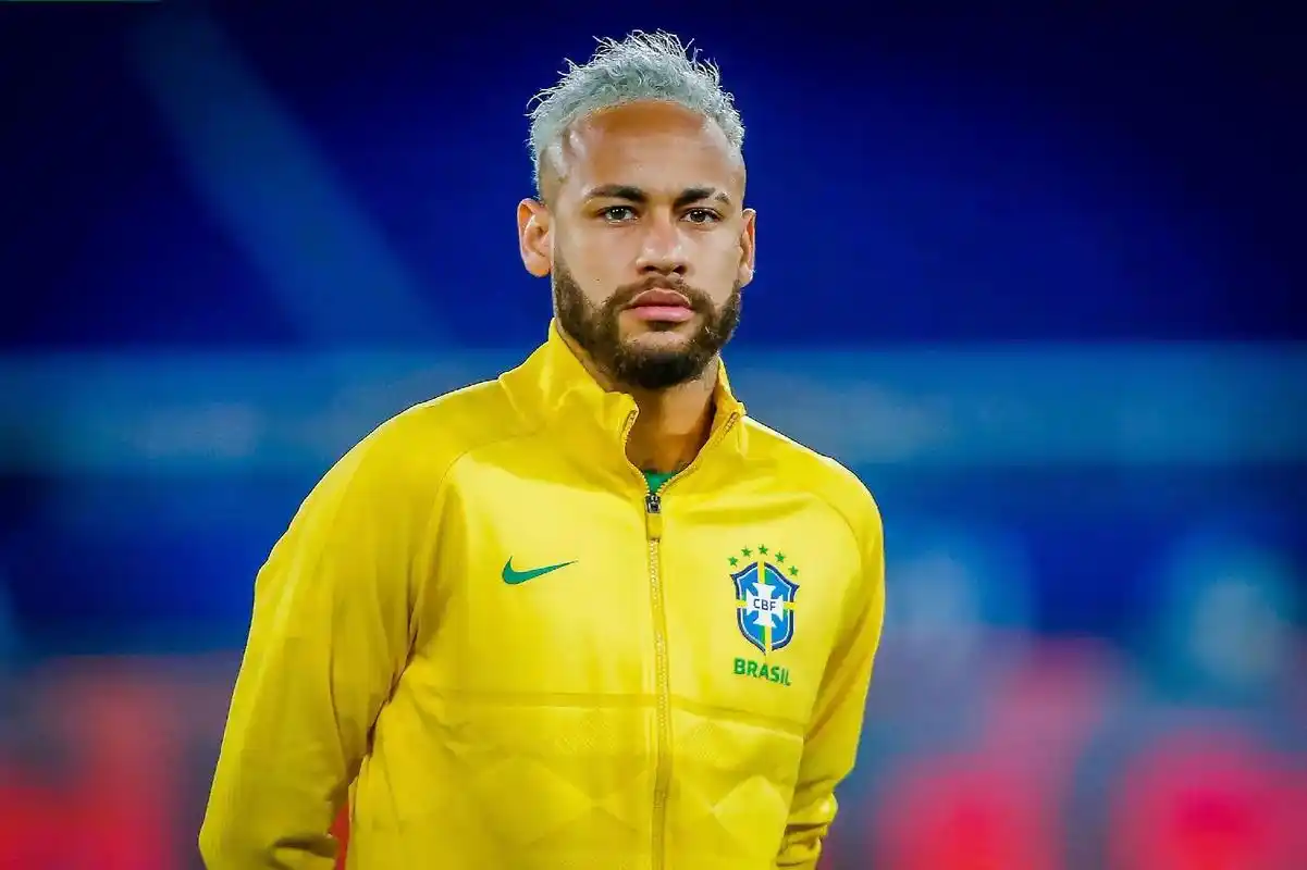 佩杜拉:曼城5月就开始追多纳鲁马,拜仁未来几天可能会报价.